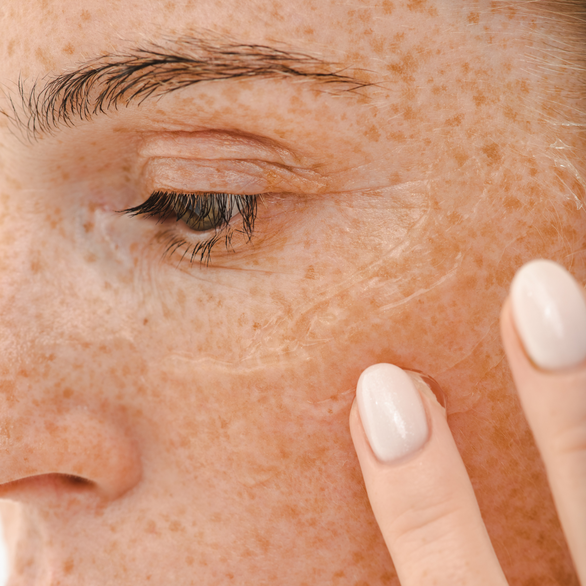 Intensyviai drėkinanti veido ir kaklo kaukė